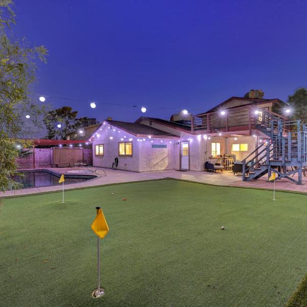 Strip-side Villa 5BR3BA, Pool, Mini Golf, Karaoke, Las Vegas