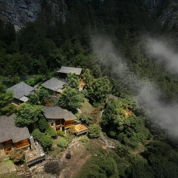 Autumn Whisper Eden Villas, hotel i Wulong