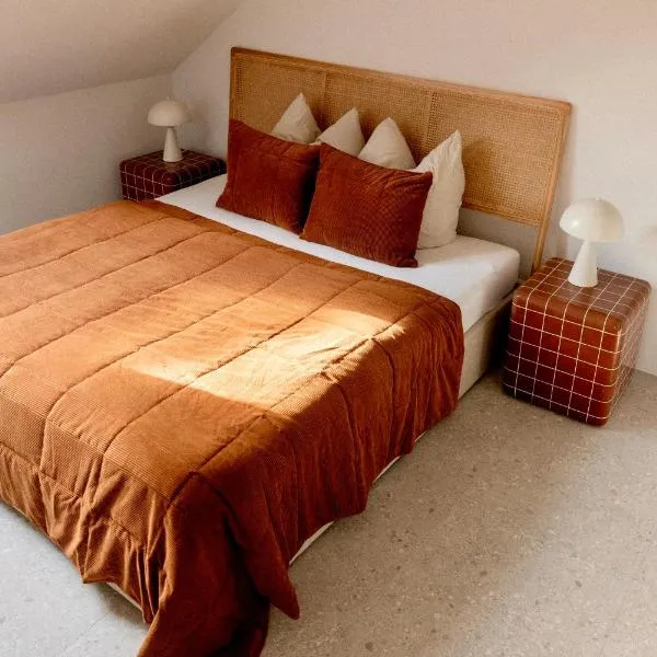 Brand New City Center Design Apartment - Near University- Schlossberg View - by Casa Momo, hotel em Graz