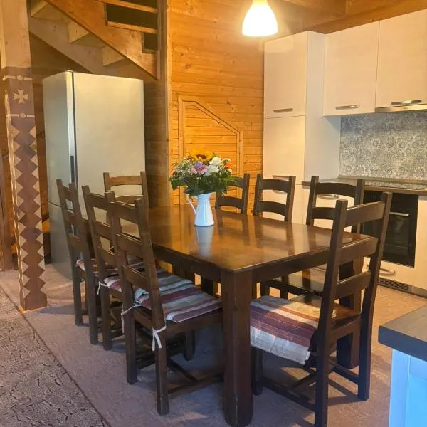 Forest & Lake House, hotel v destinaci Uisenteş