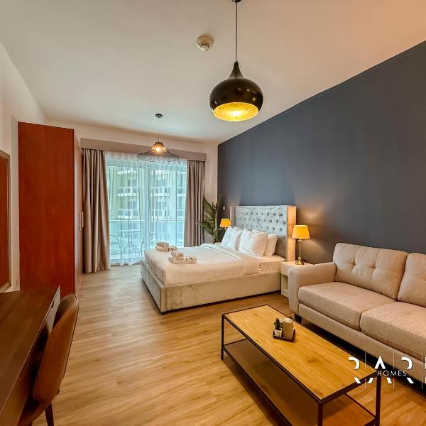 Rare Holiday Homes - Near City Center Ma'eisem - Lake view - Crescent Tower C - R806 - IMPZ, Dubai
