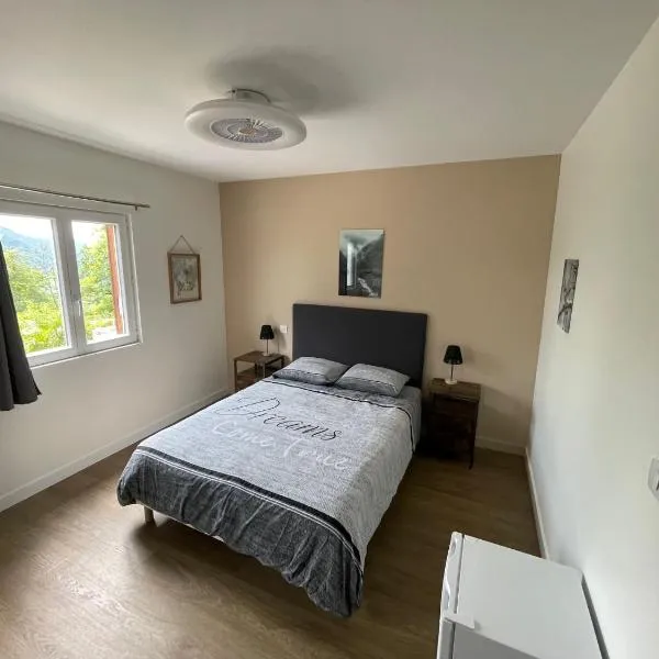 Chambre Le Faucon Chambre cosy calme et jacuzzi, hotel v destinaci Cernon