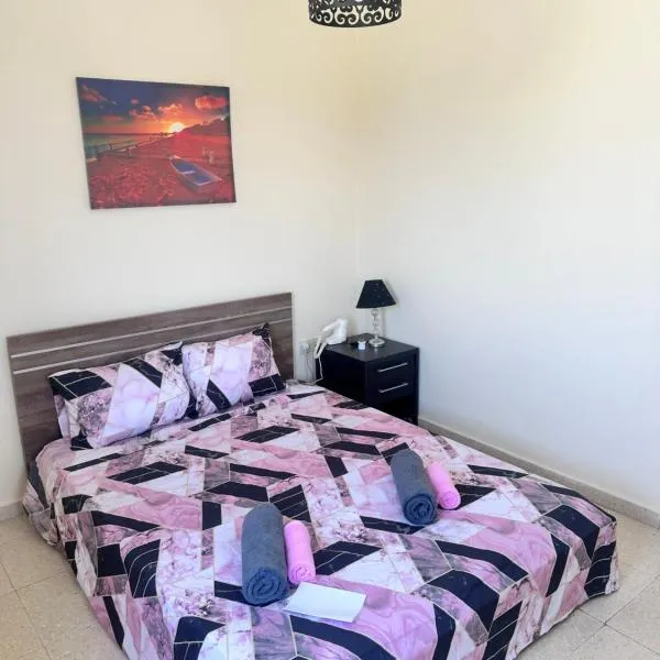 Near Makenzie Beach 51, hotel in Larnaka