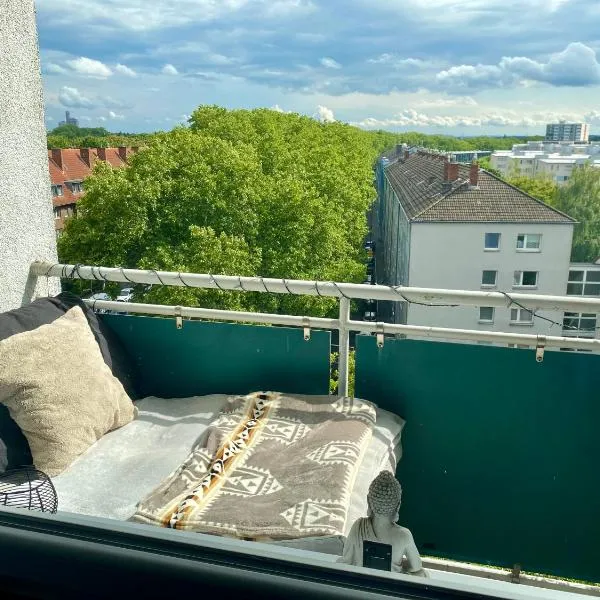 Sonniges Apartment mit Balkon - in Köln Ehrenfeld, hotel in Cologne