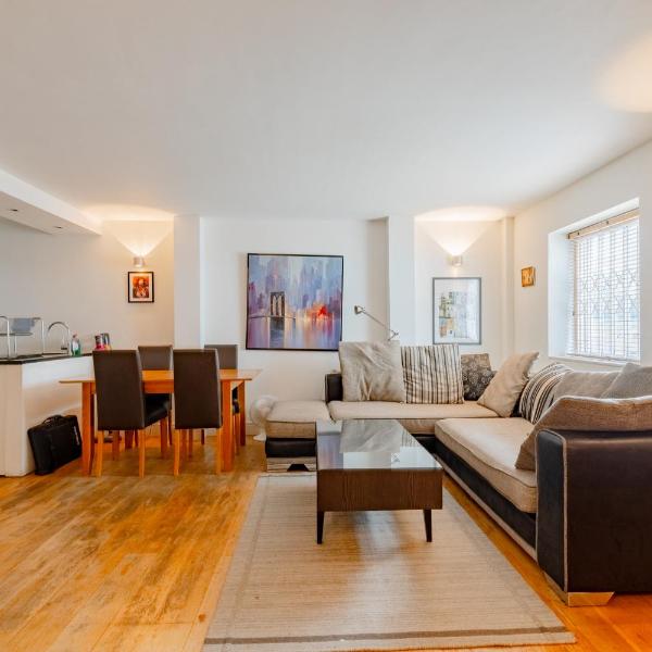 Spacious and Well-Connected 1BD near Oval Station, London
