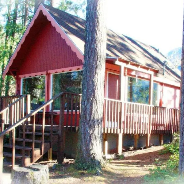 Mt Rainier Little Red Cabin, ξενοδοχείο σε Ashford
