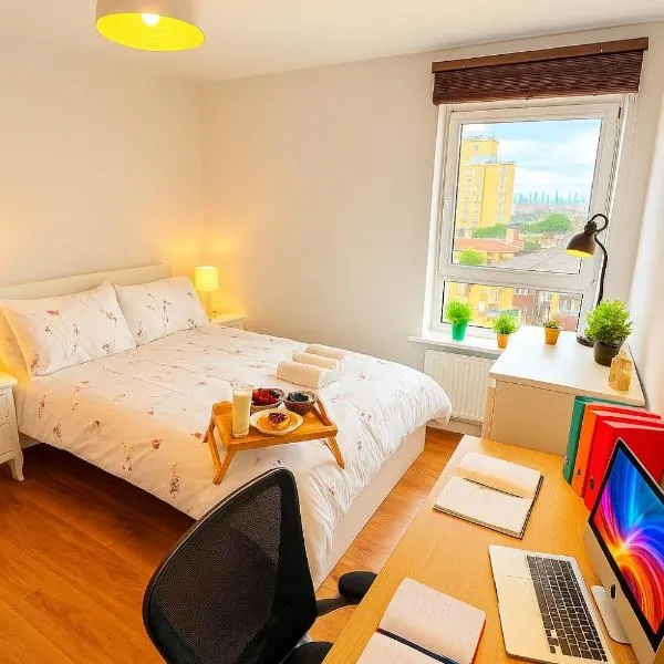 Luxury Penthouse Balcony Flat - 5 Min to Canary Wharf - Prime Long Stays, hotel em Londres