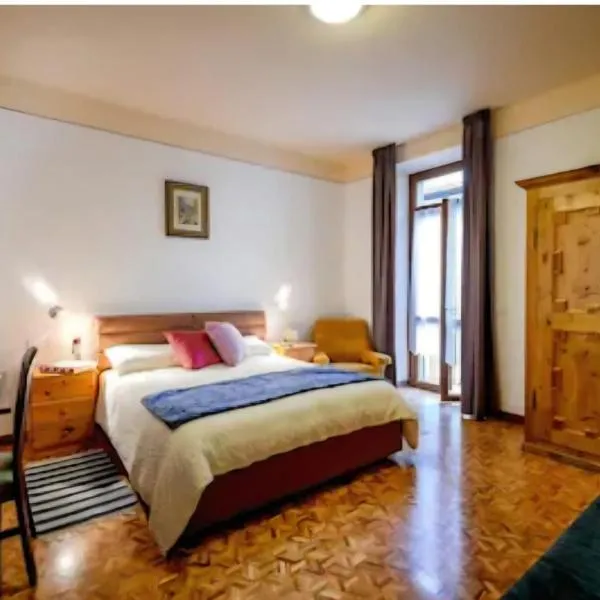 ROOMS CA' TUNIN- ideale per il Trenino Rosso- a pochi minuti a piedi dalla stazione, hotel in Tirano