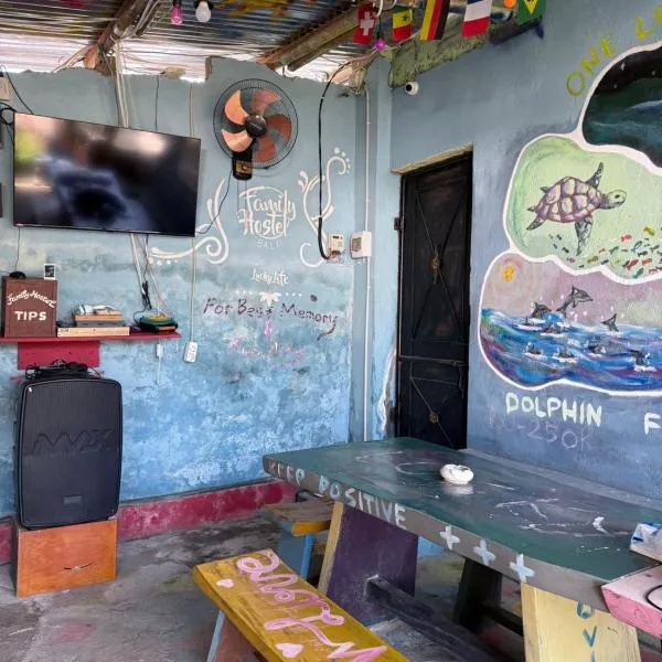 Family Hostel, hotel in Lovina
