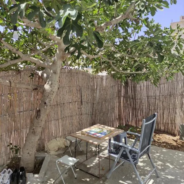earth home, hotel in Imzoûrene