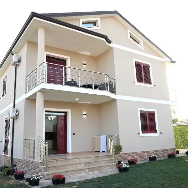 Fly Rooms, hotel in Krujë