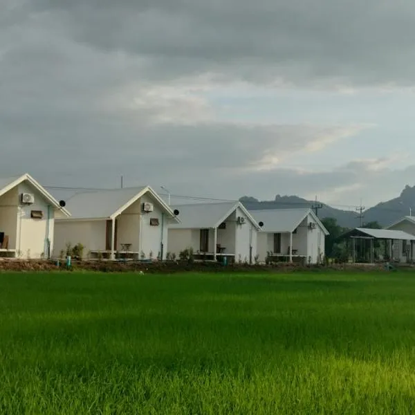 Tiny house homestay & cafe 5 units，位于Ban Mai Lao Yao的酒店