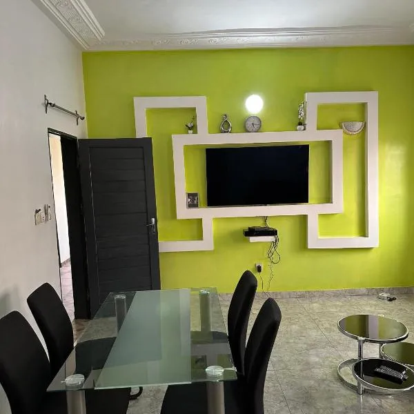 ADISSA's PLACE, hotel u gradu Kotonu