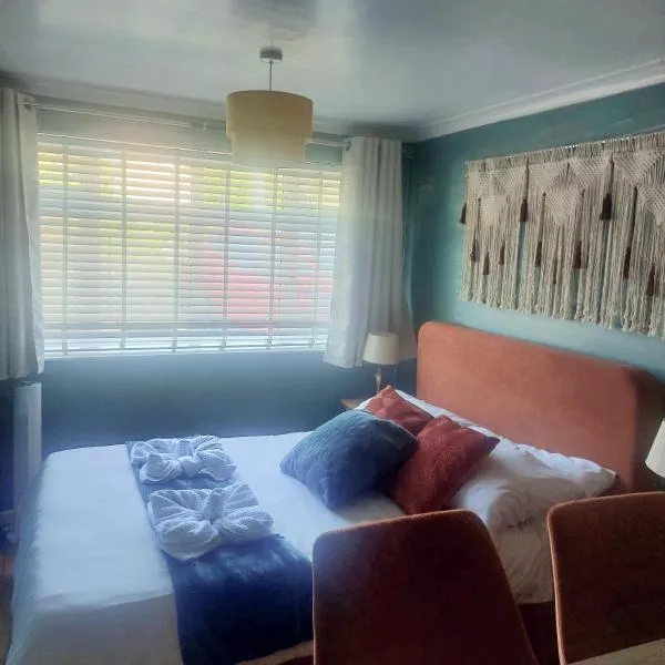 Twenty-One Retreat Surrounded by open landscapes, hotel in Rowley Regis