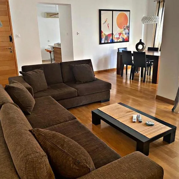 Charm Flat in the heart of the City Center - Balcony & view, Hotel in Nikosia