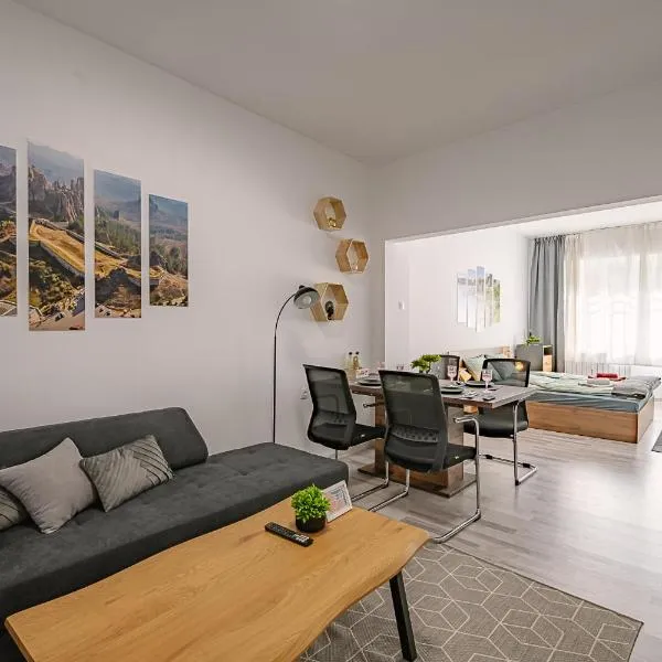 Grand Luxury Condo by NDK and National Stadium with Free Security Parking, hotel i Sofia