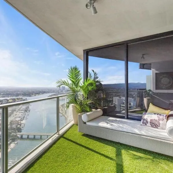 Mantra Circle on Cavill High Floor Spa Luxury,位于黄金海岸的酒店