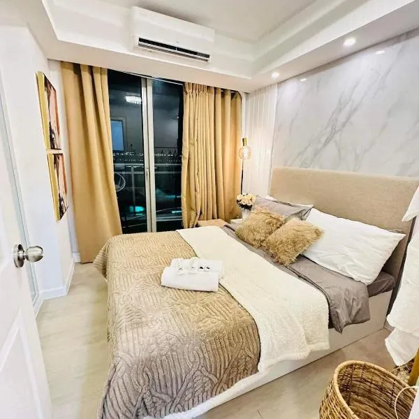 Comfy Corner Staycation - Azure, hotel em Manilla