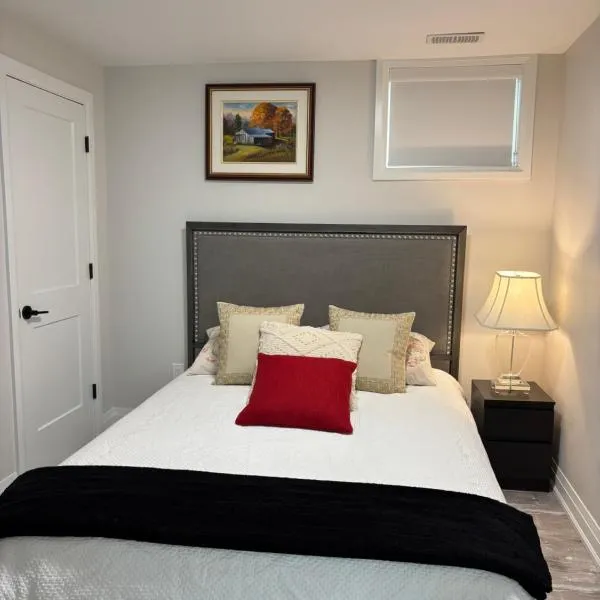 Entire 2 Bedroom Apartment in Kitchener, hotel in Kitchener