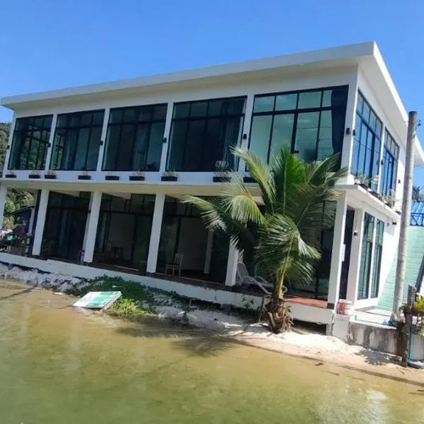 Waterfall Guesthouse1, ξενοδοχείο σε Phumĭ Kaôh Rŏng