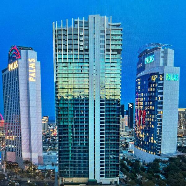 Luxe Condo Balcony Strip View No Resort Fee, Las Vegas