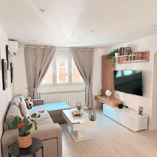 FANTASTIC APARTMENT, NEWLY RENOVATED, отель в городе Мадрид