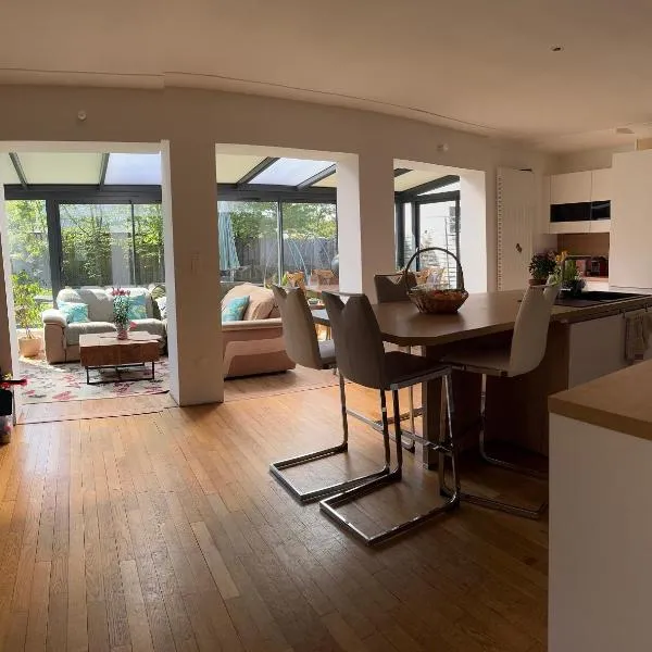 LODGE Site escalade, hotel in Saint-Pierre-lès-Nemours