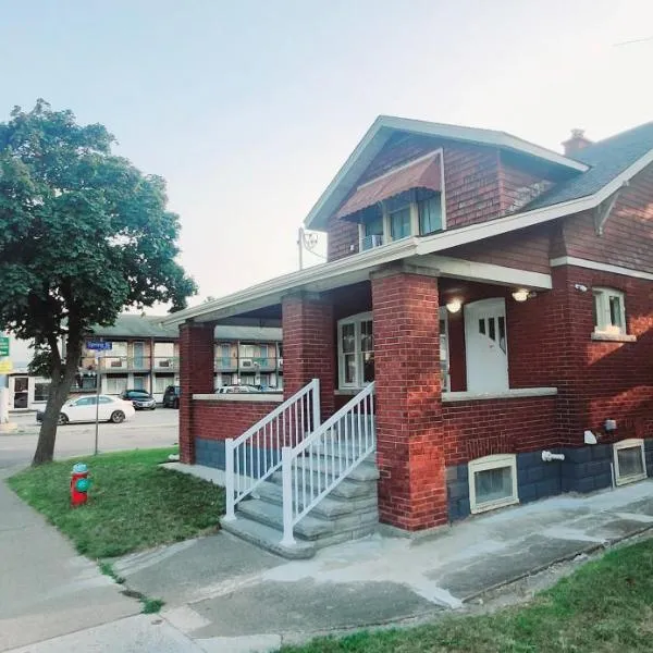 House in Niagara falls, Close to Clifton Hill, Casino and Horseshoe falls and with kitchen for 6 Guest, Hotel in Niagara Falls