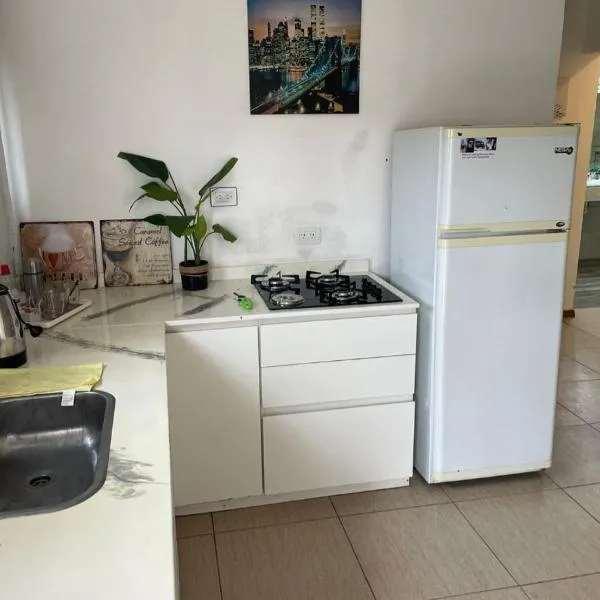 Ezeiza parking y traslado, ξενοδοχείο σε Estación Monte Grande