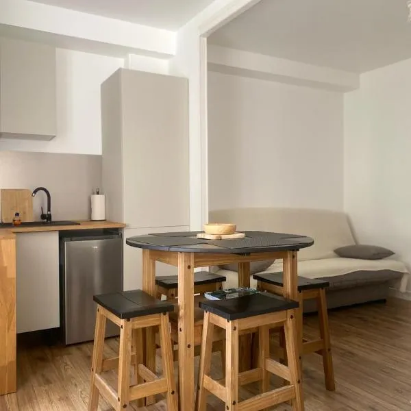 Studio cosy et équipé, Hotel in Caen