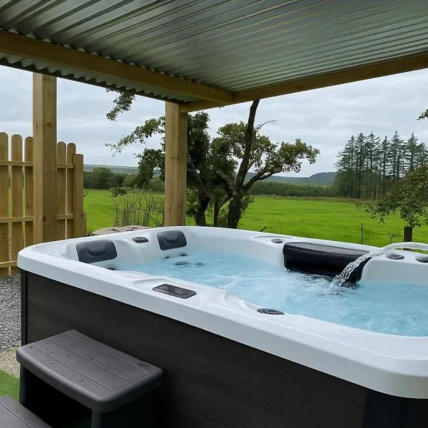 The Truck With Private Hot Tub - Forest View, hotel v destinaci Ballynameen