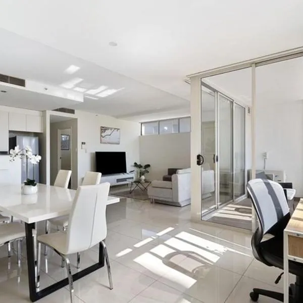 81M City View Abnb-Style 3BR Near Mascot Station with 2 FPKG, hotel en Sídney