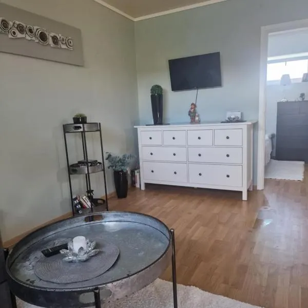 Cozy apartment Rose, hotel v destinaci Fjälkinge