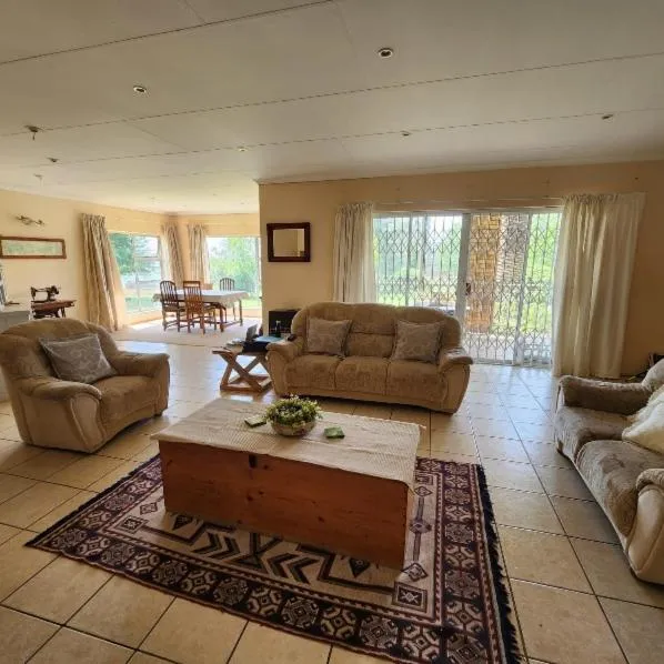 Simply Rooted Cottage、Piet Retiefのホテル