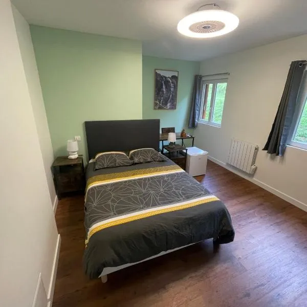 Chambre L Écureuil Calme literie hôtelière et accès jacuzzi, hotel v destinaci Cernon