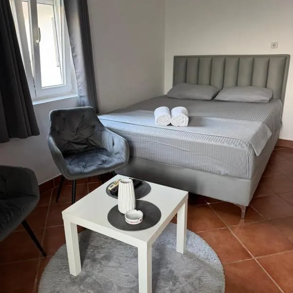 Lana Apartment, Hotel in Škaljari