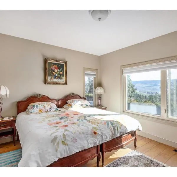 Under the Tree - Bed & Breakfast, hotel in Kelowna