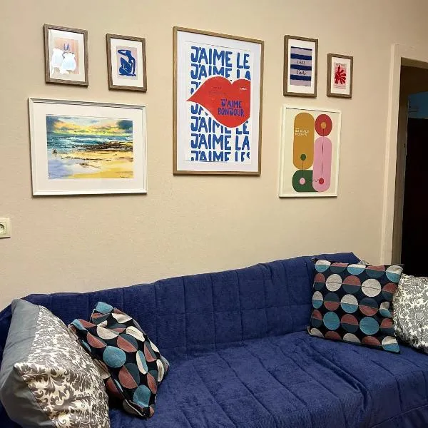 Cozy retro apartment near park, hotel in Odesa