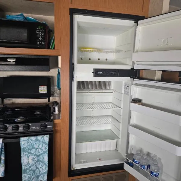 Family RV in a farm, hotel in Nanoose Bay