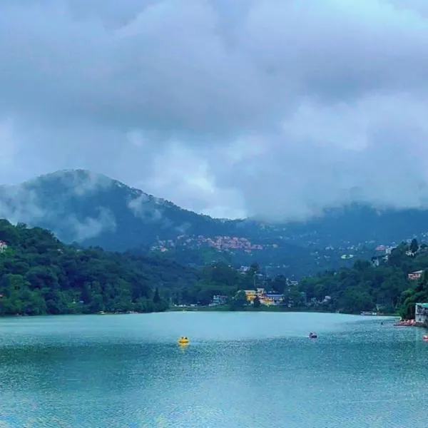 Bhīm Tāl में, होटल Joeys by the Lakeside, Bhimtal