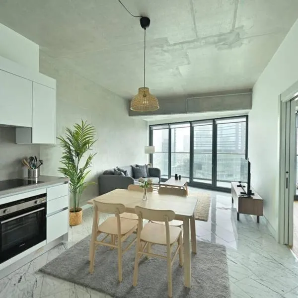 Gorgeous Modern 1BD TerracePoolViews! #183, Hotel in Istanbul