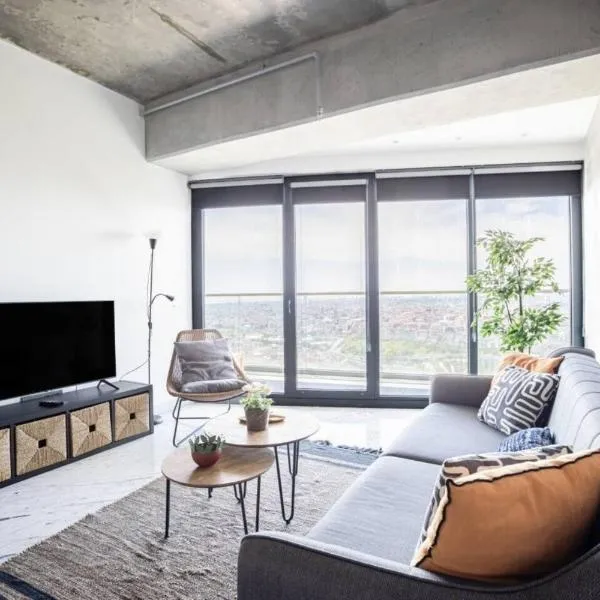 Gorgeous Modern 1bd Condo Views W Poolgym! #255, hotel in Istanbul