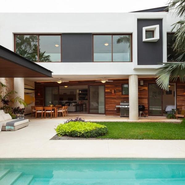 Situated on a beautiful quiet block overlooking the water, Cancún