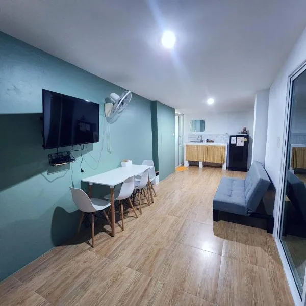 Baan U Sabai Poshtel (บ้านอยู่สบาย พอสเทล) โรงแรมในManorom