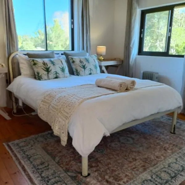 Fijnbosch Cottage at Moss & Moon Cabins, hotel v destinaci Stormsrivier