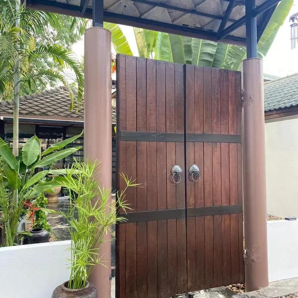 baan in kan homestay&cafe kanchanaburi city, hotel in Kanchanaburi