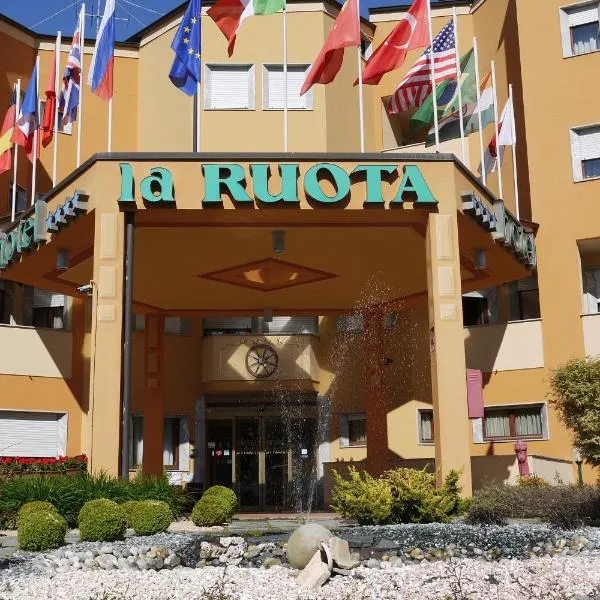 Hotel La Ruota, ξενοδοχείο σε Pianfei