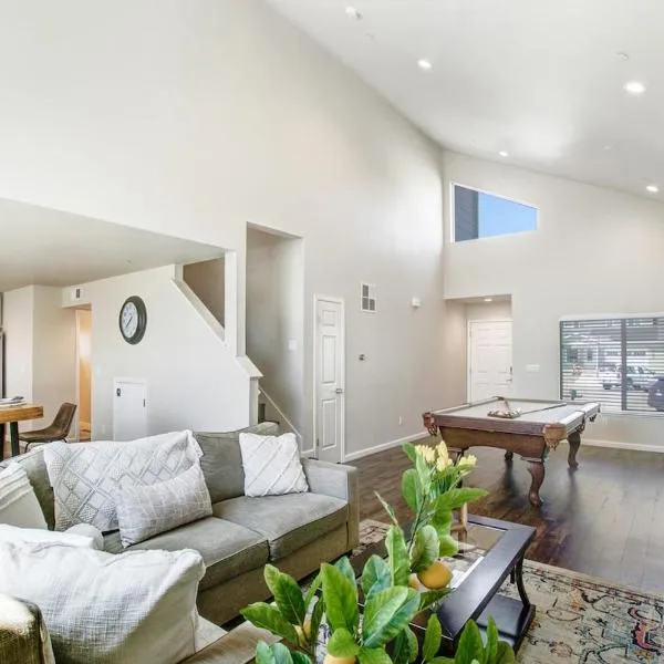 Game Night Meets Wine Country Elegance, hotel sa Santa Rosa