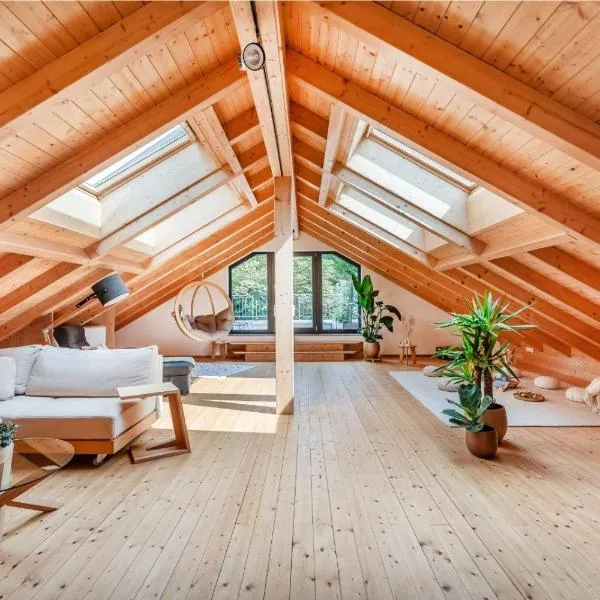 INVITA Natur-Chalets Penthouse - Familienurlaub im Schwarzwald - 240qm, ξενοδοχείο σε Bad Dürrheim