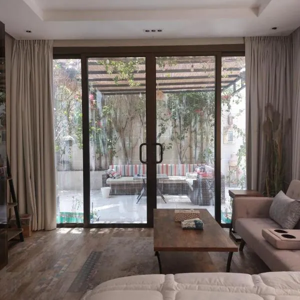 فيلا واحدة فقط الدور ارضي بالكامل للضيافة دخول ذاتي, hotel in Riyadh